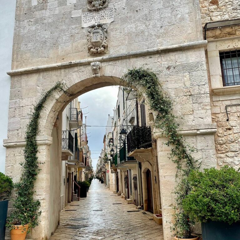 Mura Megalitiche e Porta Antica di Conversano