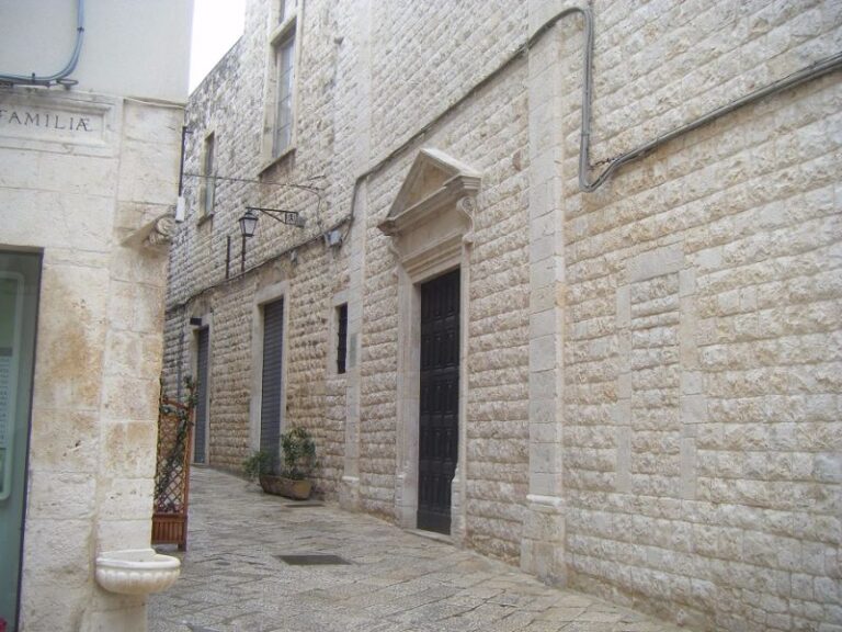 Chiesa di Santa Chiara a Conversano